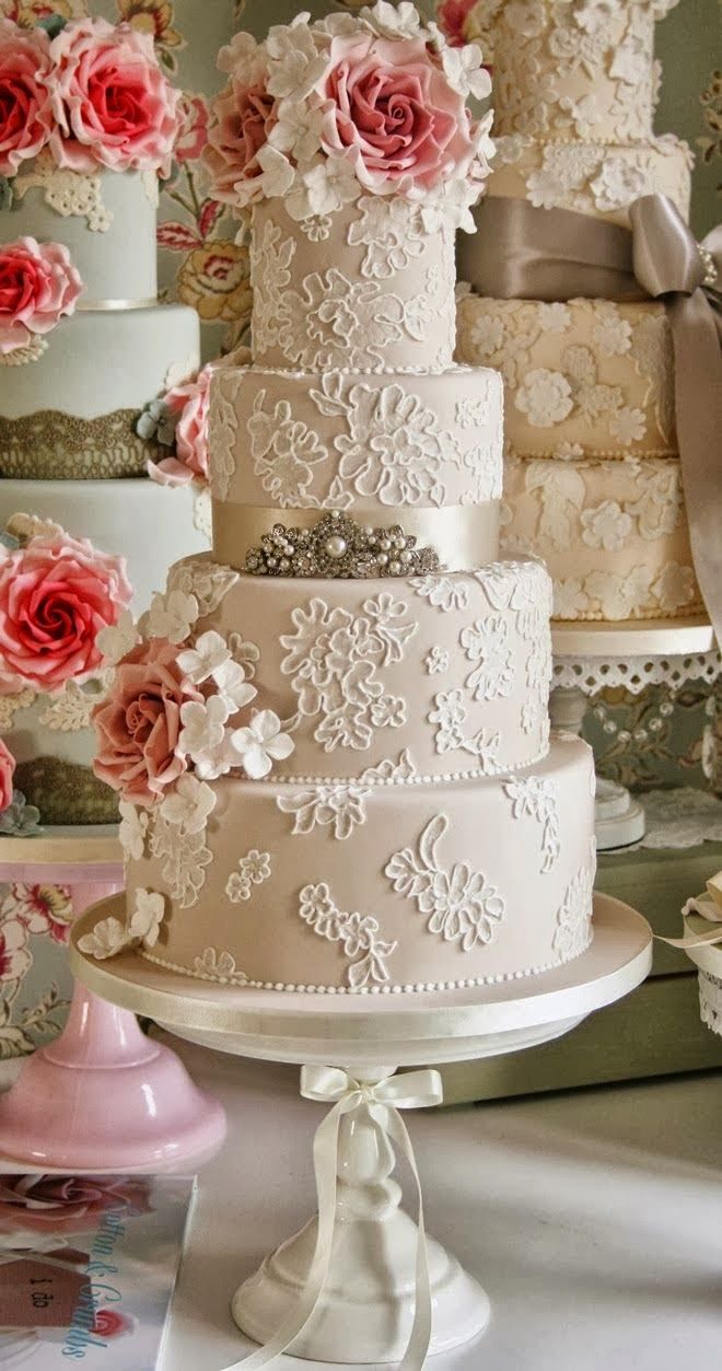 Vintage-Inspired Wedding Cake