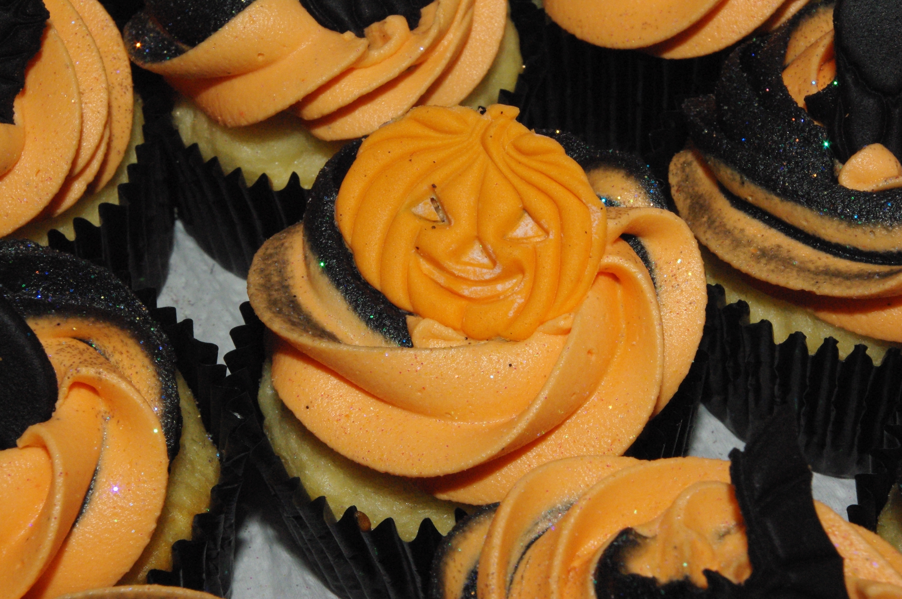 Black and Orange Halloween Cupcakes with Frosting