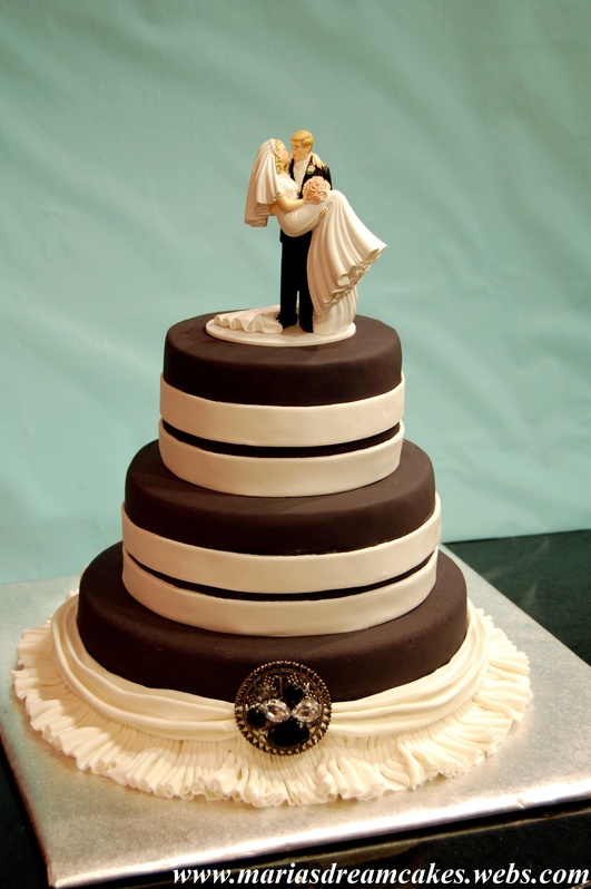 Black and White Themed Wedding Cake Black and White Themed Wedding Cake