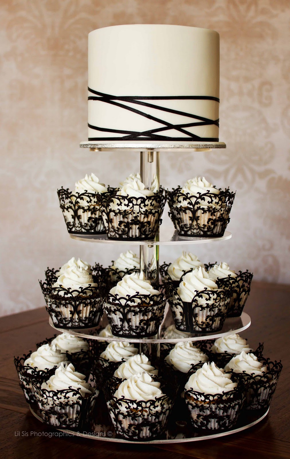 Black and White Wedding Cake Cupcakes