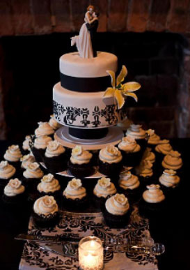 Black and White Wedding Cake Cupcakes