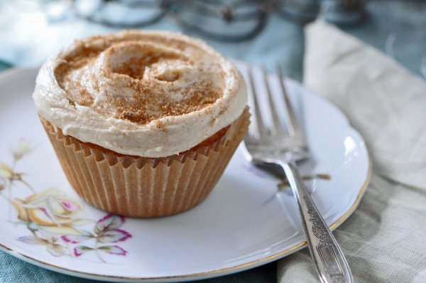 Brown Sugar Cinnamon Cupcakes with Frosting