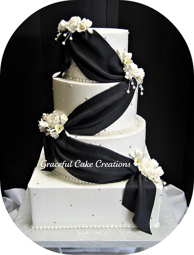 Elegant Black and White Wedding Cake