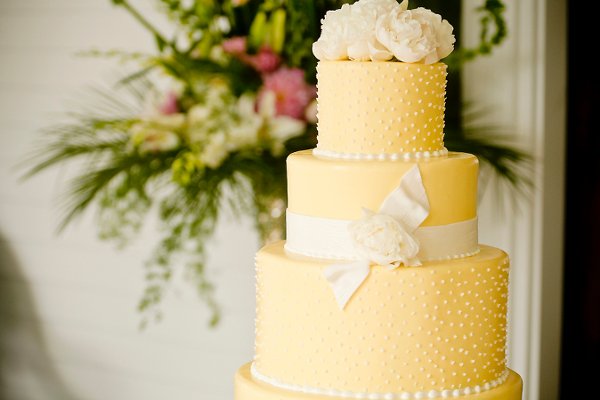 Elegant Yellow Wedding Cake Elegant Yellow Wedding Cake
