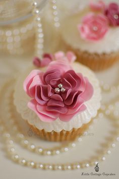 6 Photos of Fancy Pink Cupcakes 6 Photos of Fancy Pink Cupcakes