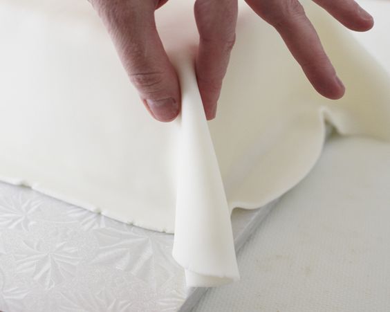 How Cover a Square Cake with Fondant