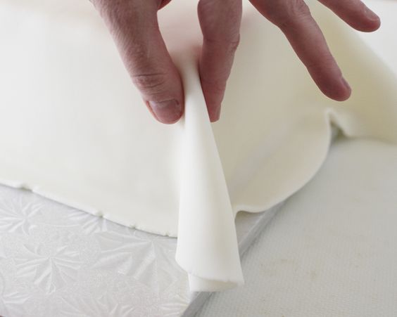 How Cover a Square Cake with Fondant How Cover a Square Cake with Fondant