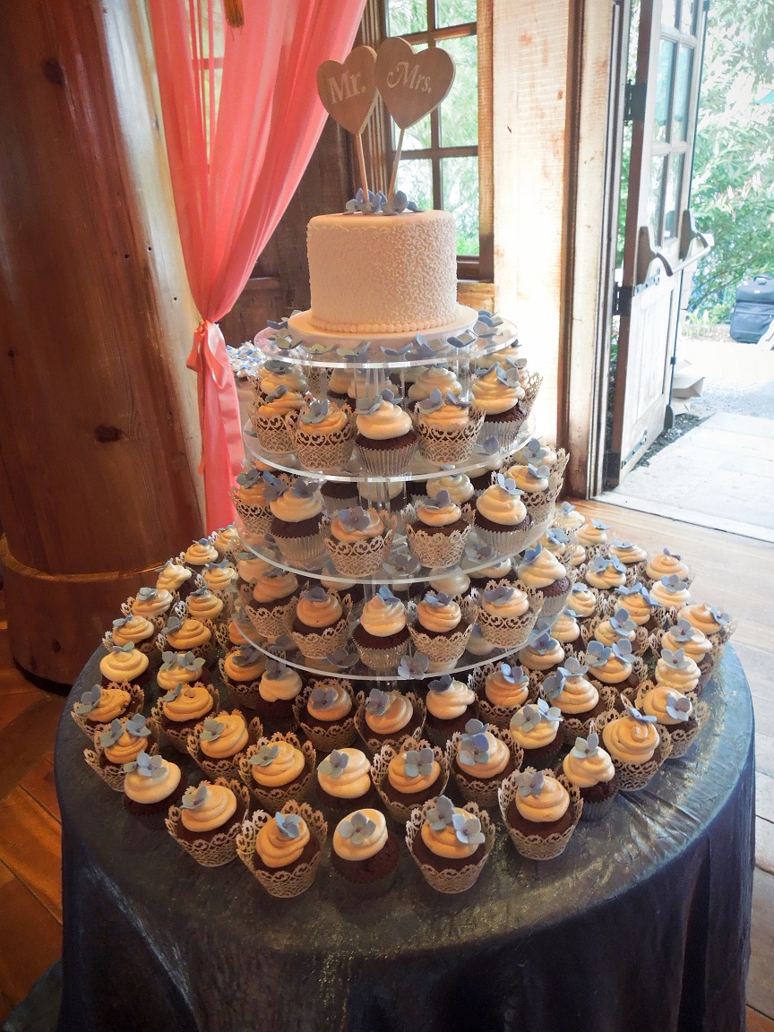 Lace Wedding Cakes and Cupcakes