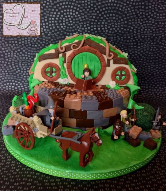 Lord of the Rings Hobbit Hole Cake