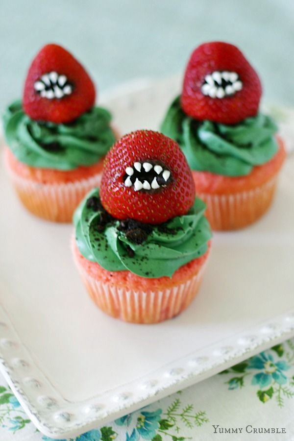 Oreo Cookies Cupcakes and Strawberries