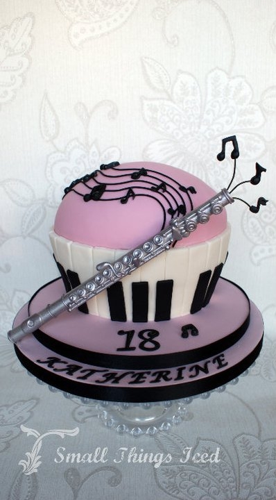 Piano Birthday Cake with Cupcakes Images