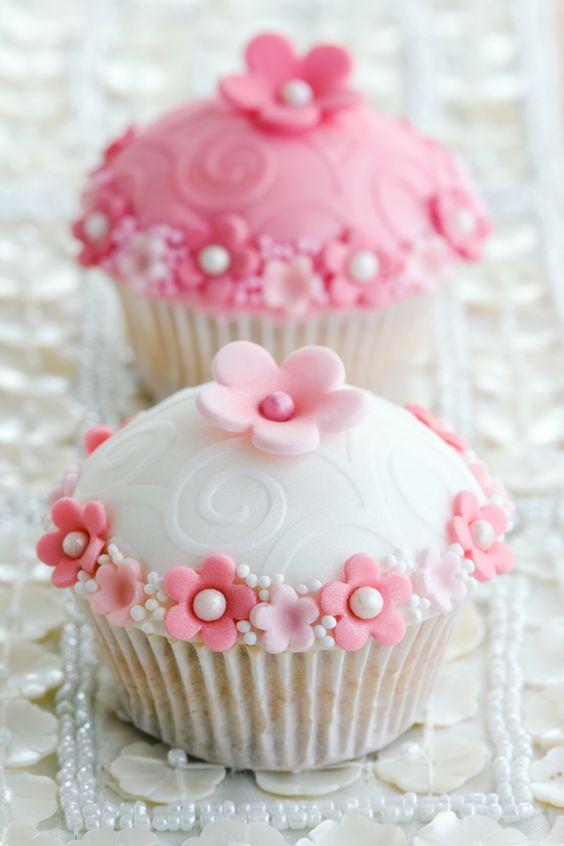Pink-White-Wedding-Cupcakes