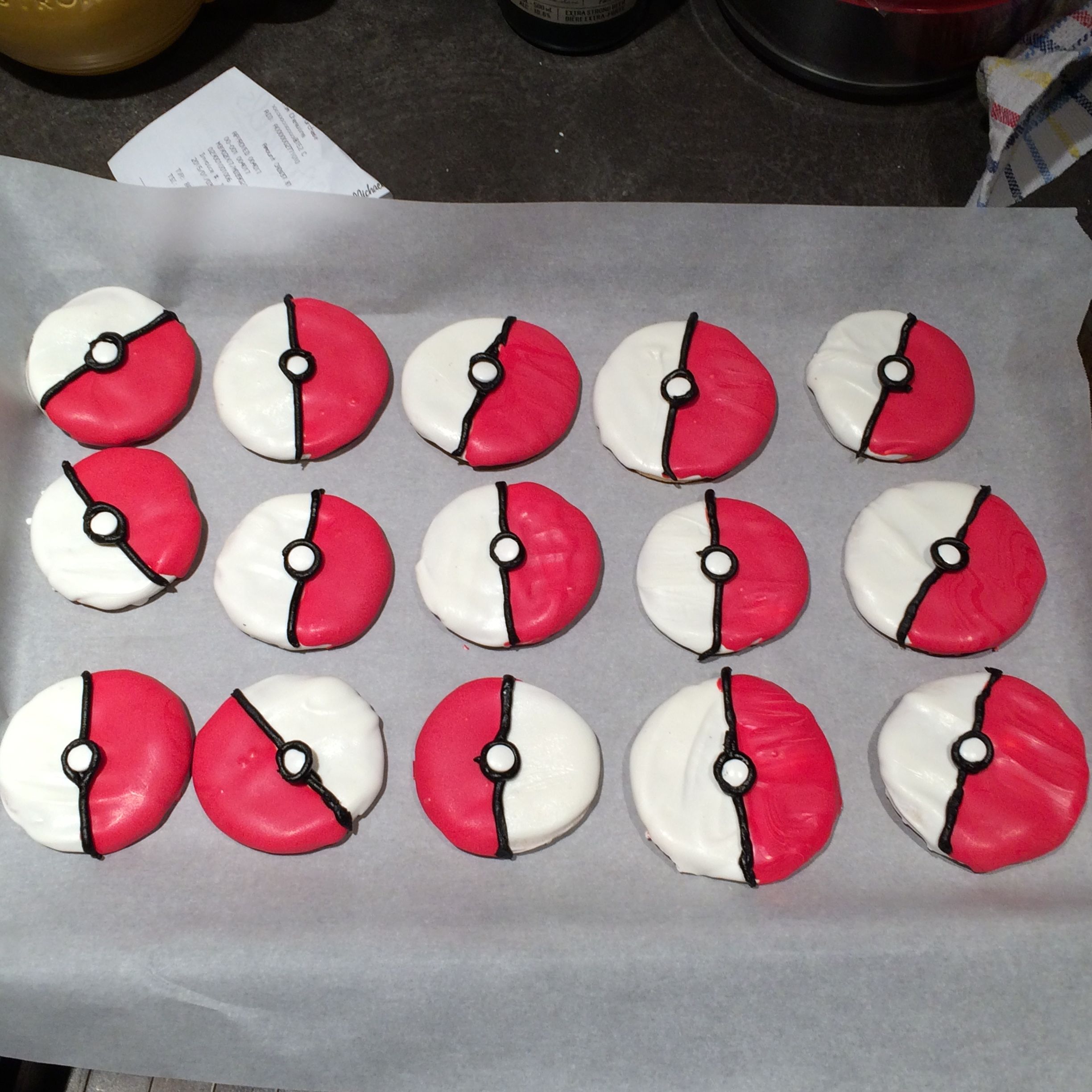 Pokemon Pokeball Cupcakes