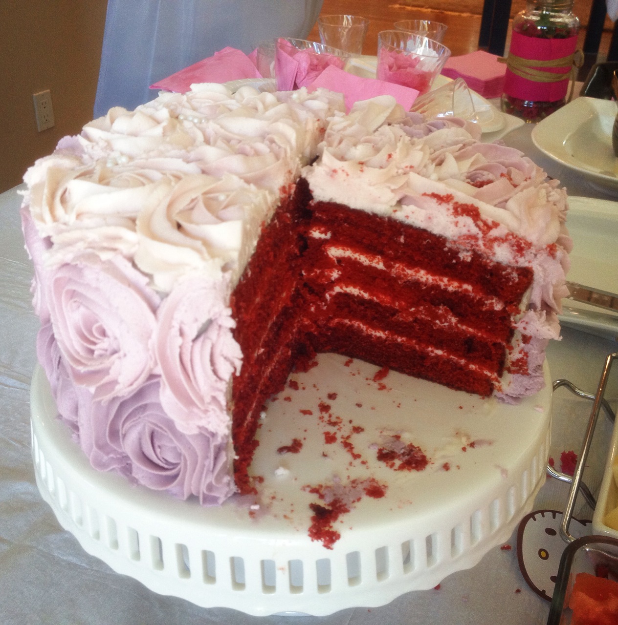 Red Velvet Cake with Roses Red Velvet Cake with Roses