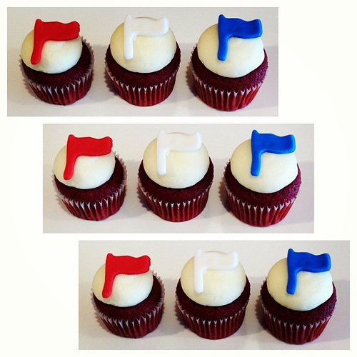Red White and Blue Graduation Cupcakes