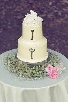 Skeleton Key Wedding Cake