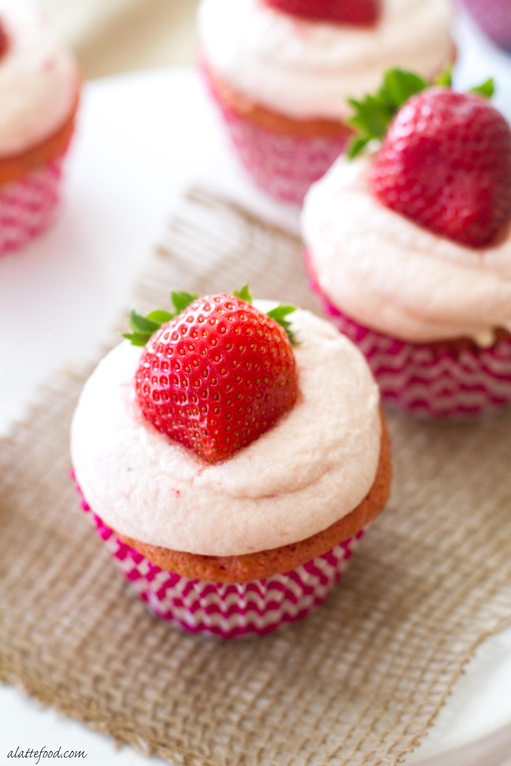 Strawberry and Cream Cupcakes Recipe