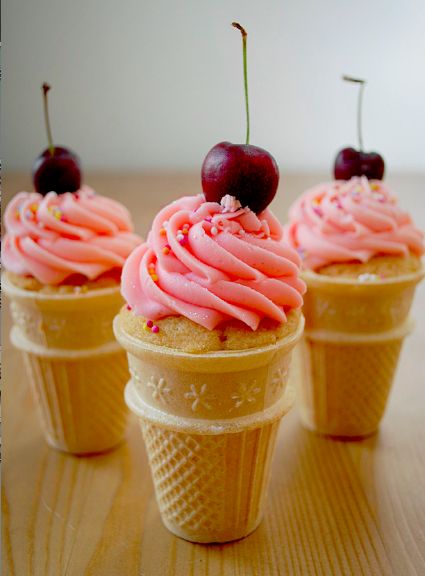 Strawberry Ice Cream Cupcakes