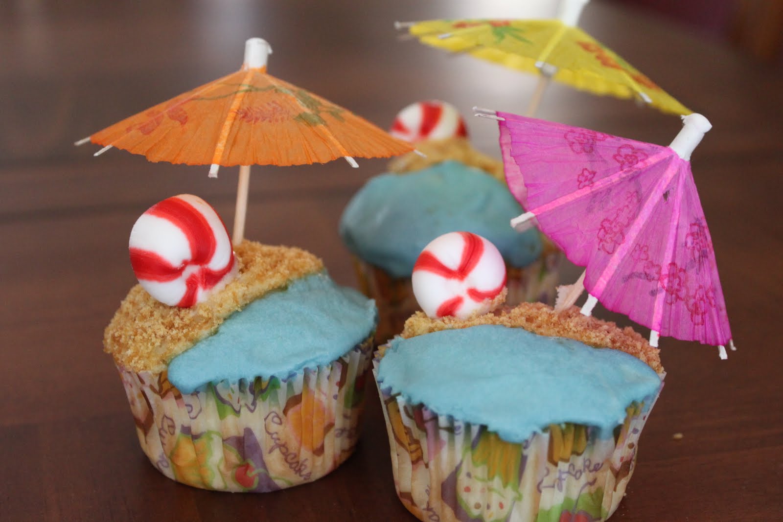 Summer Luau Beach Cupcakes