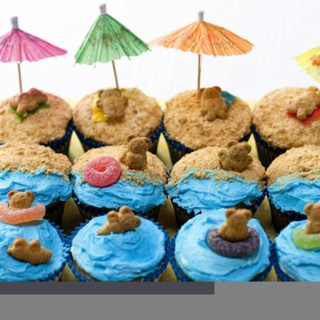 Teddy Graham Beach Cupcakes