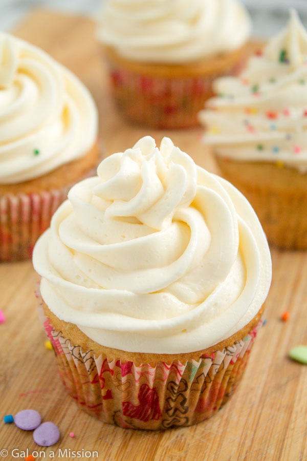 Vanilla Cupcakes with Buttercream Frosting Vanilla Cupcakes with Buttercream Frosting