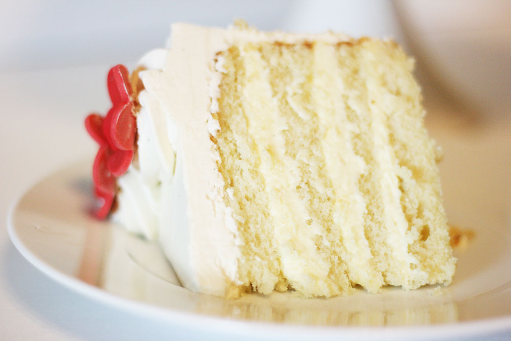 White Cake with Cheesecake Filling