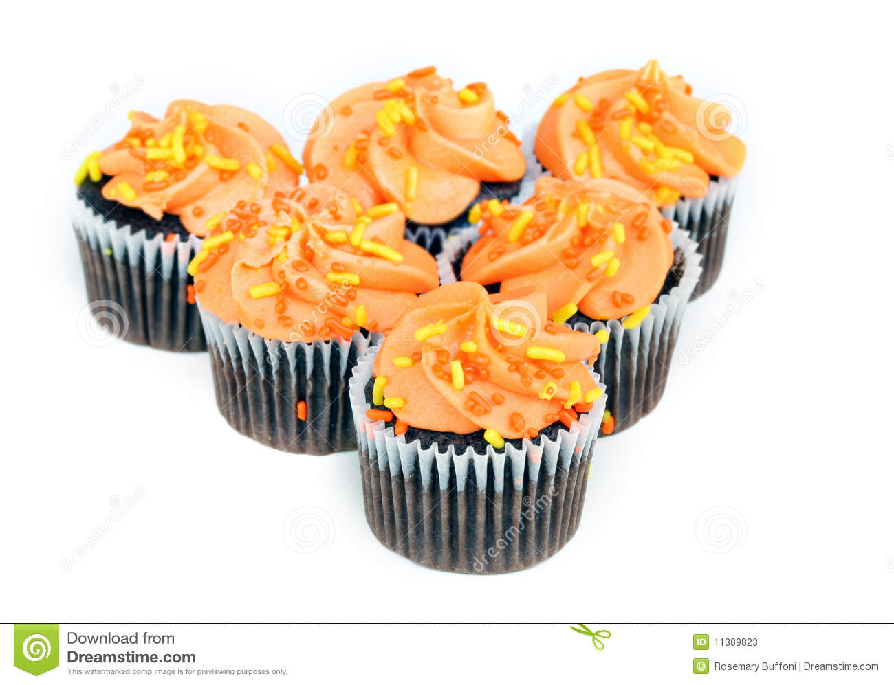 White Chocolate Cupcakes with Icing White Chocolate Cupcakes with Icing