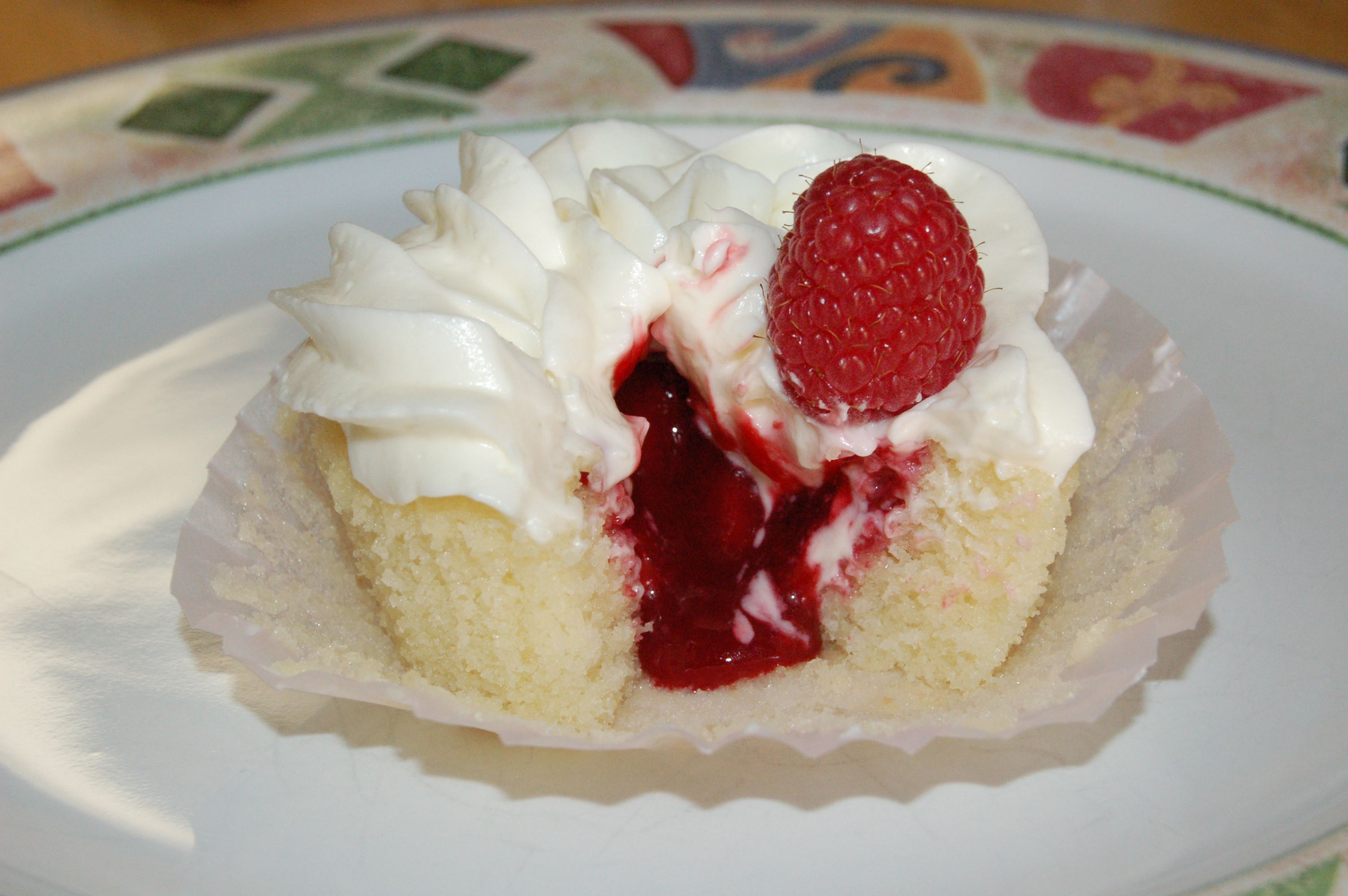White Chocolate Raspberry Cupcakes with Filling