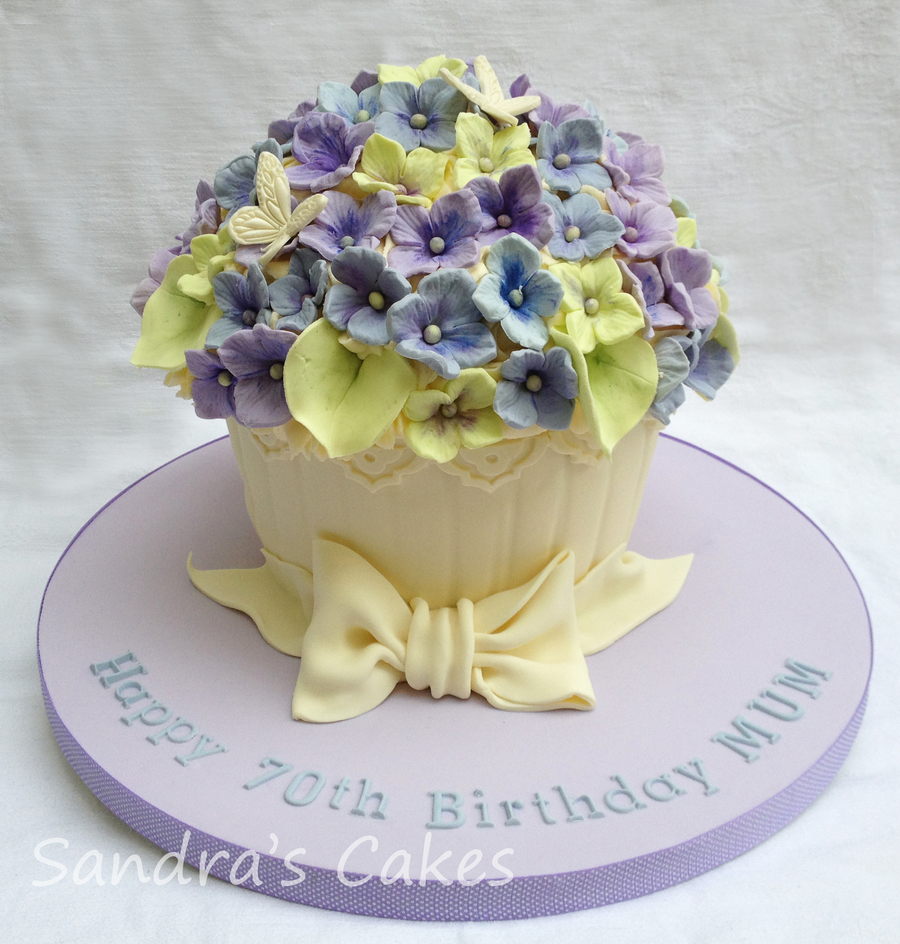 A Giant Cupcake Birthday Cakes That Look Like