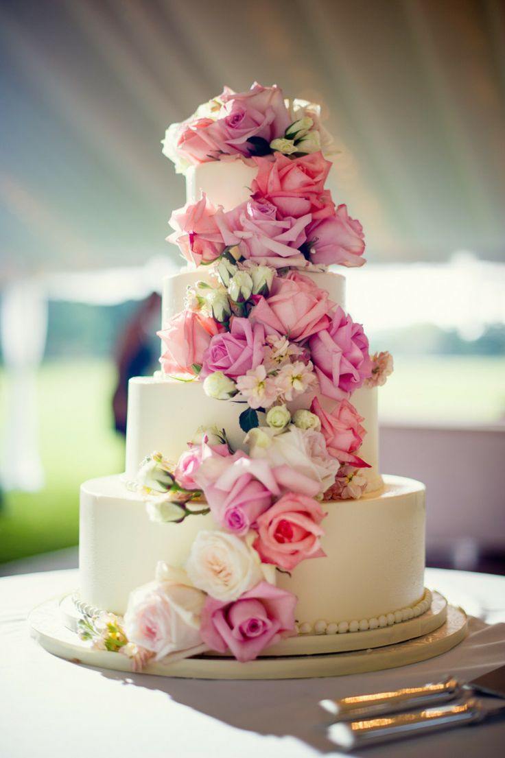 Beautiful Wedding Cake with Flowers