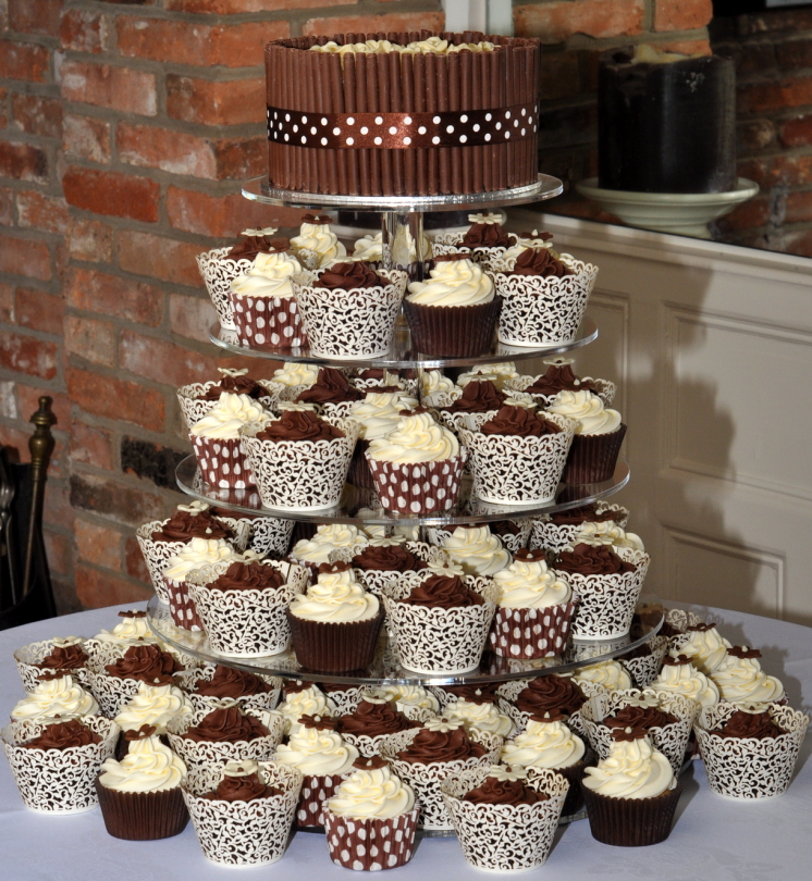 Chocolate Wedding Cakes with Cupcakes