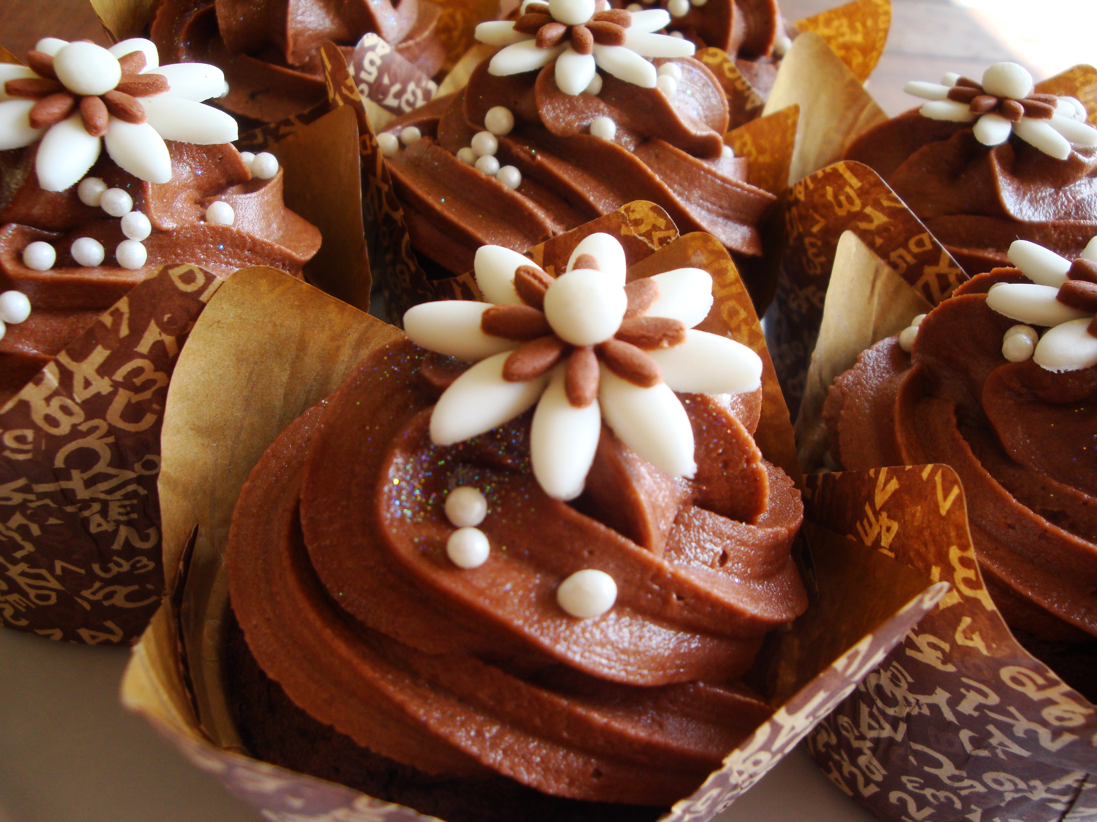 Cream and Brown Wedding Cupcakes