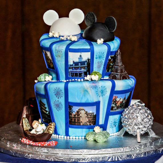 8 Photos of Walt Disney World Christmas Cakes