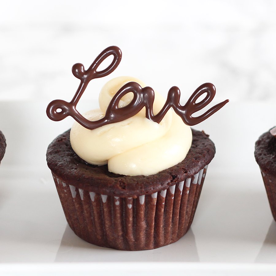 Easy Chocolate Cupcake Decorating