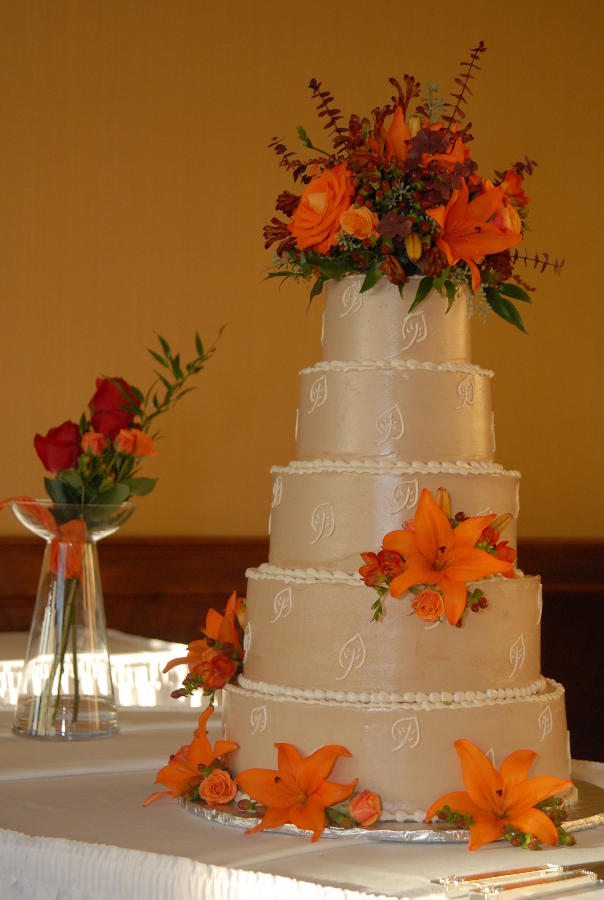 Fall Wedding Cake with Flowers