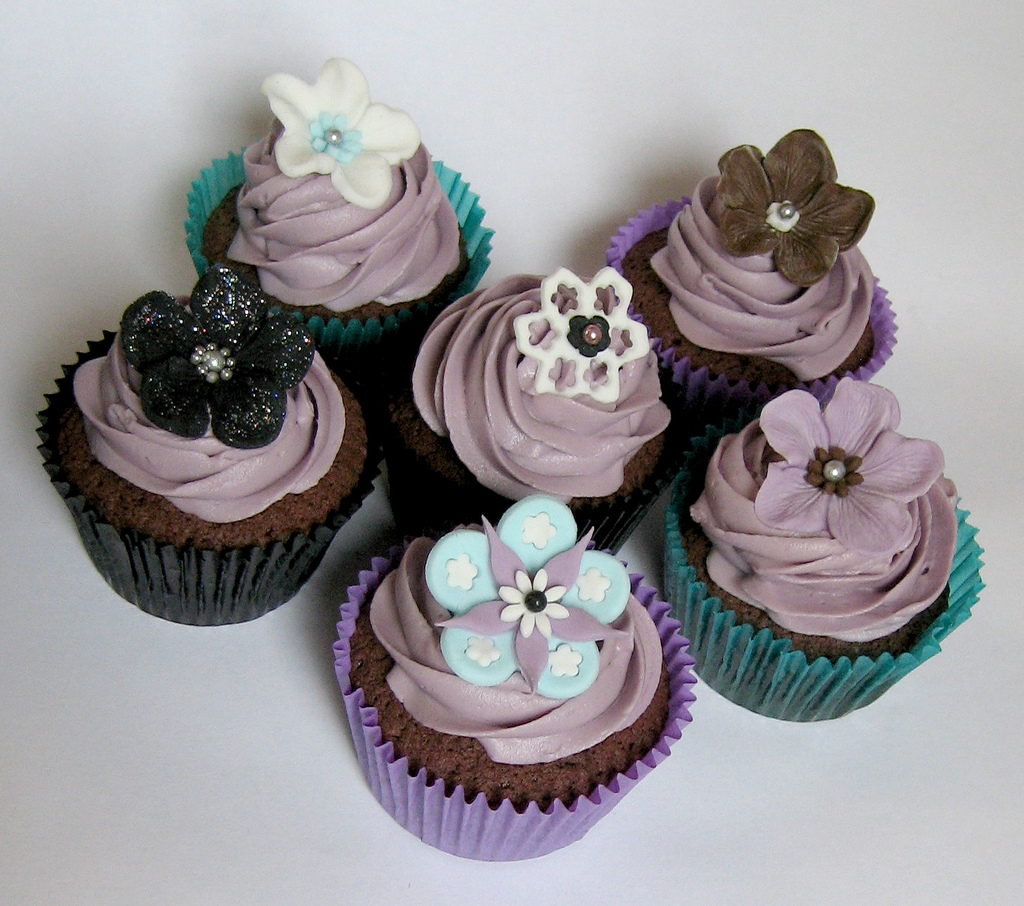 Fondant Flowers On Cupcakes