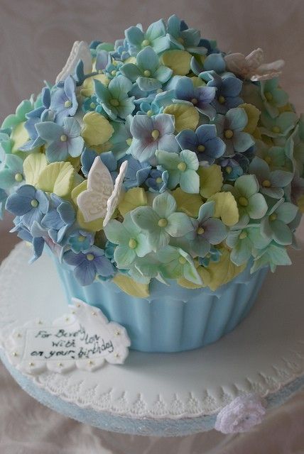 Giant Blue Hydrangea Cupcake Giant Blue Hydrangea Cupcake
