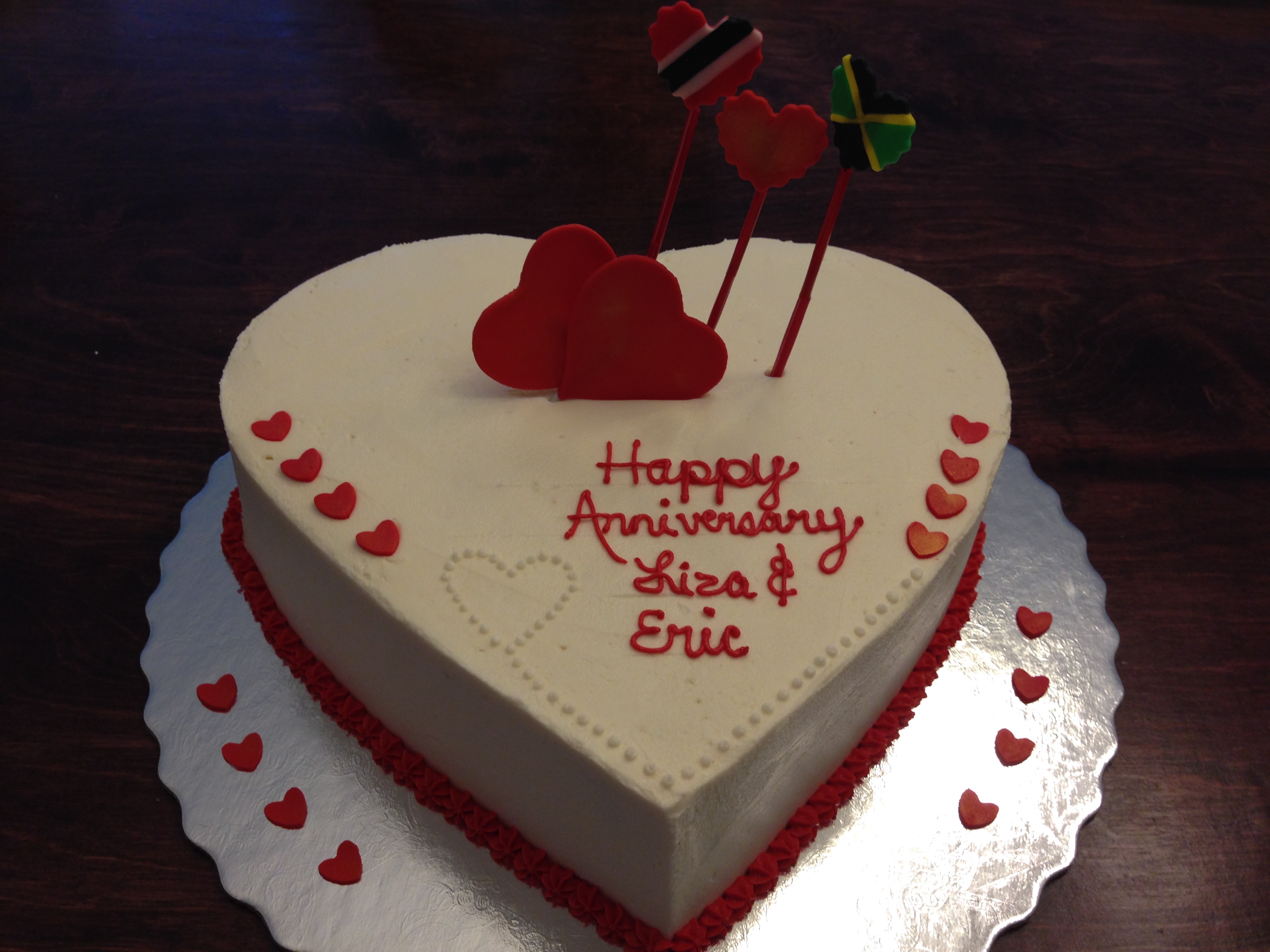 6 Photos of Anniversary Cakes With Hearts