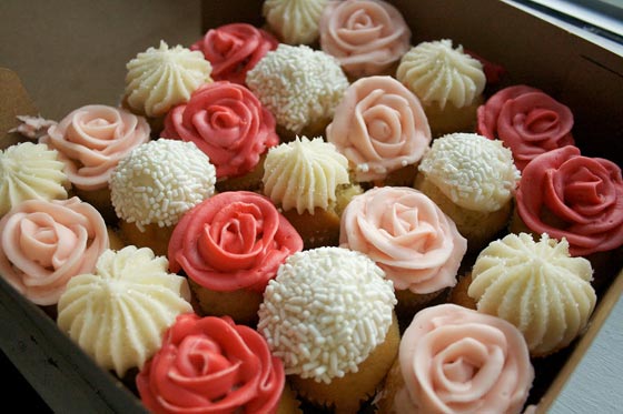 10 Photos of Easy Frosting Flowers For Valentine's Day Cupcakes