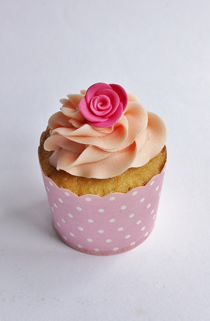 Mini Fondant Rose Cupcakes