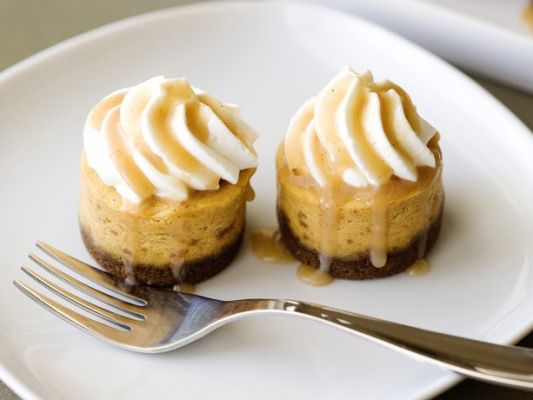 Mini Pumpkin Cheesecakes Desserts