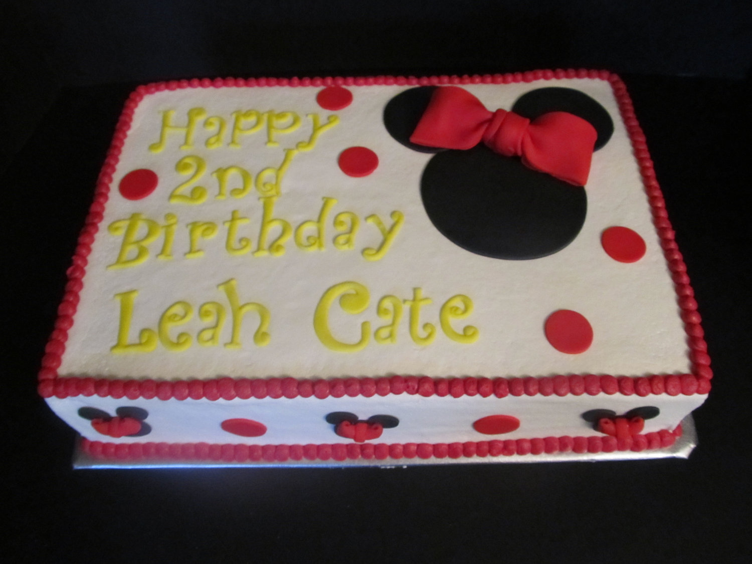 Minnie Mouse Cake & Cupcakes Minnie Mouse Cake & Cupcakes