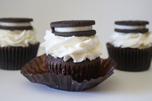 Oreo Cupcakes with Cream Cheese Filling