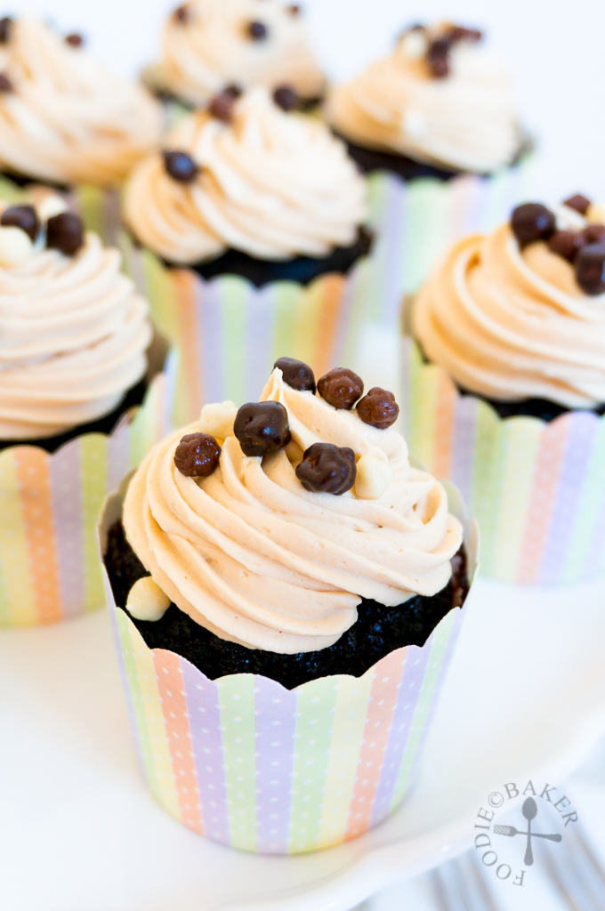 Peanut Butter Chocolate Cupcakes with Filling and Frosting Peanut Butter Chocolate Cupcakes with Filling and Frosting