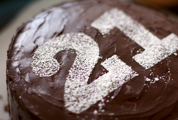 Powdered-Sugar Stencil On Cake