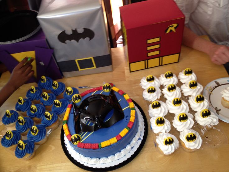 Sam Club Batman Cake and Cupcakes