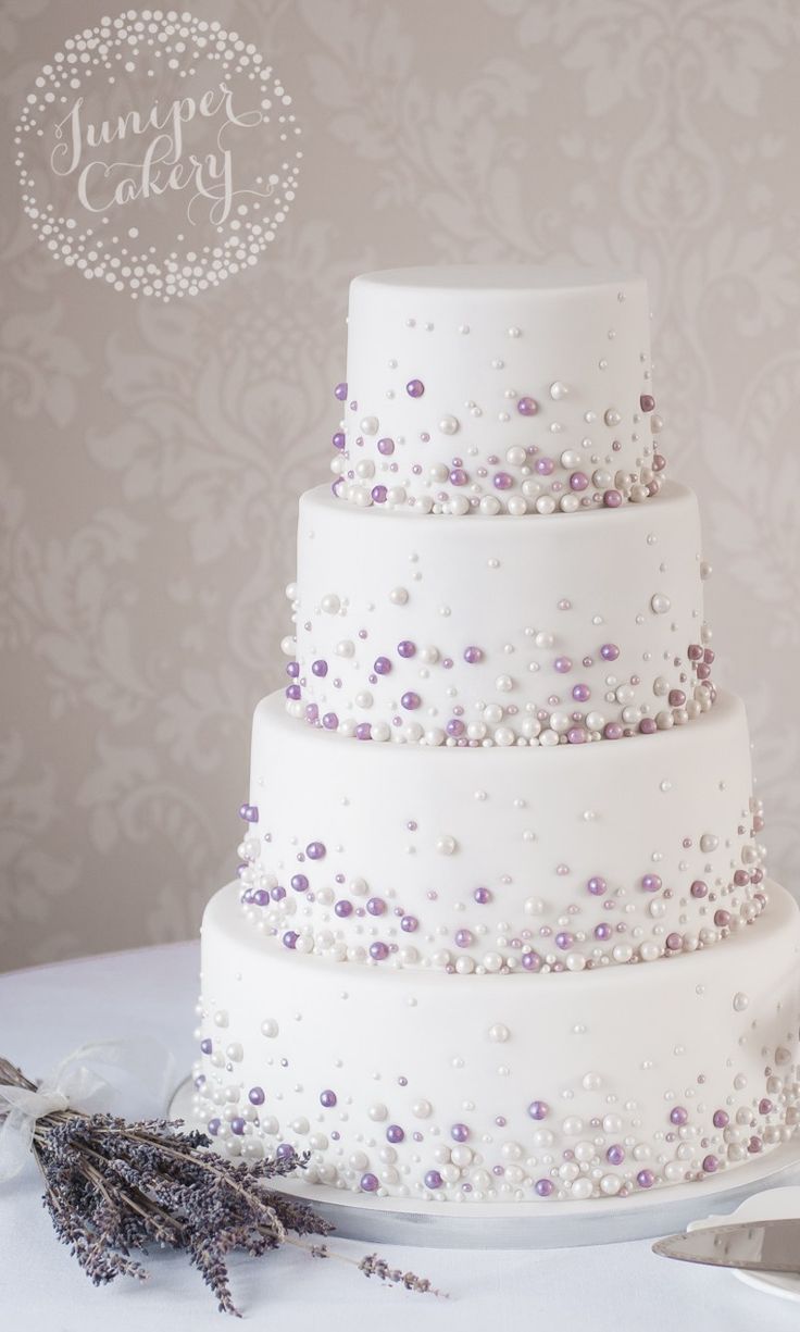 Simple Wedding Cake with Pearls