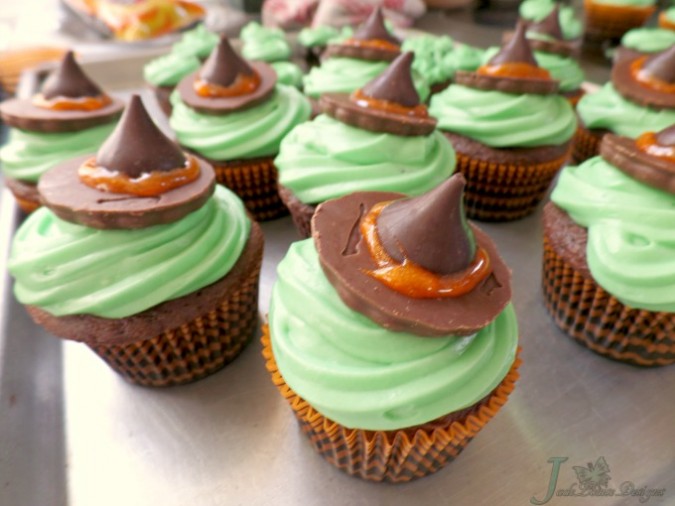Witches Hat Halloween Cupcake Decorating Ideas