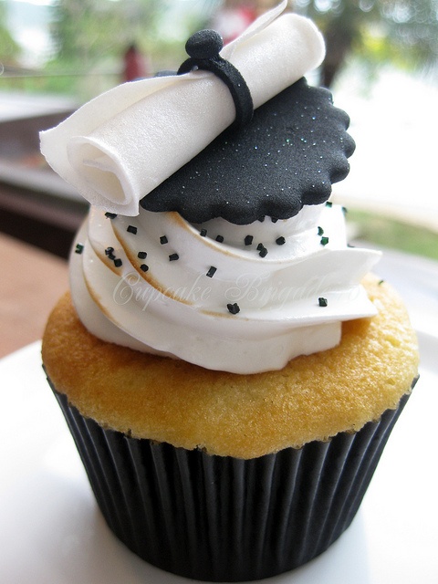 Black and White Graduation Cupcake