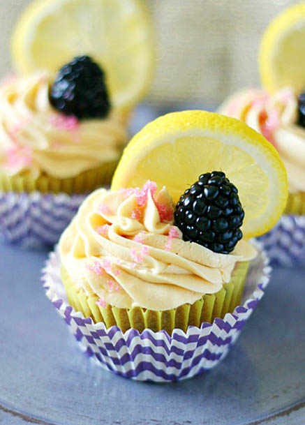 BlackBerry Lemon Cupcakes with Frosting